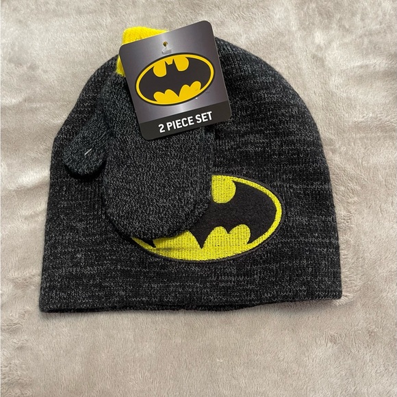 Other - Batman superhero 2 piece set hat and mittens nwt
